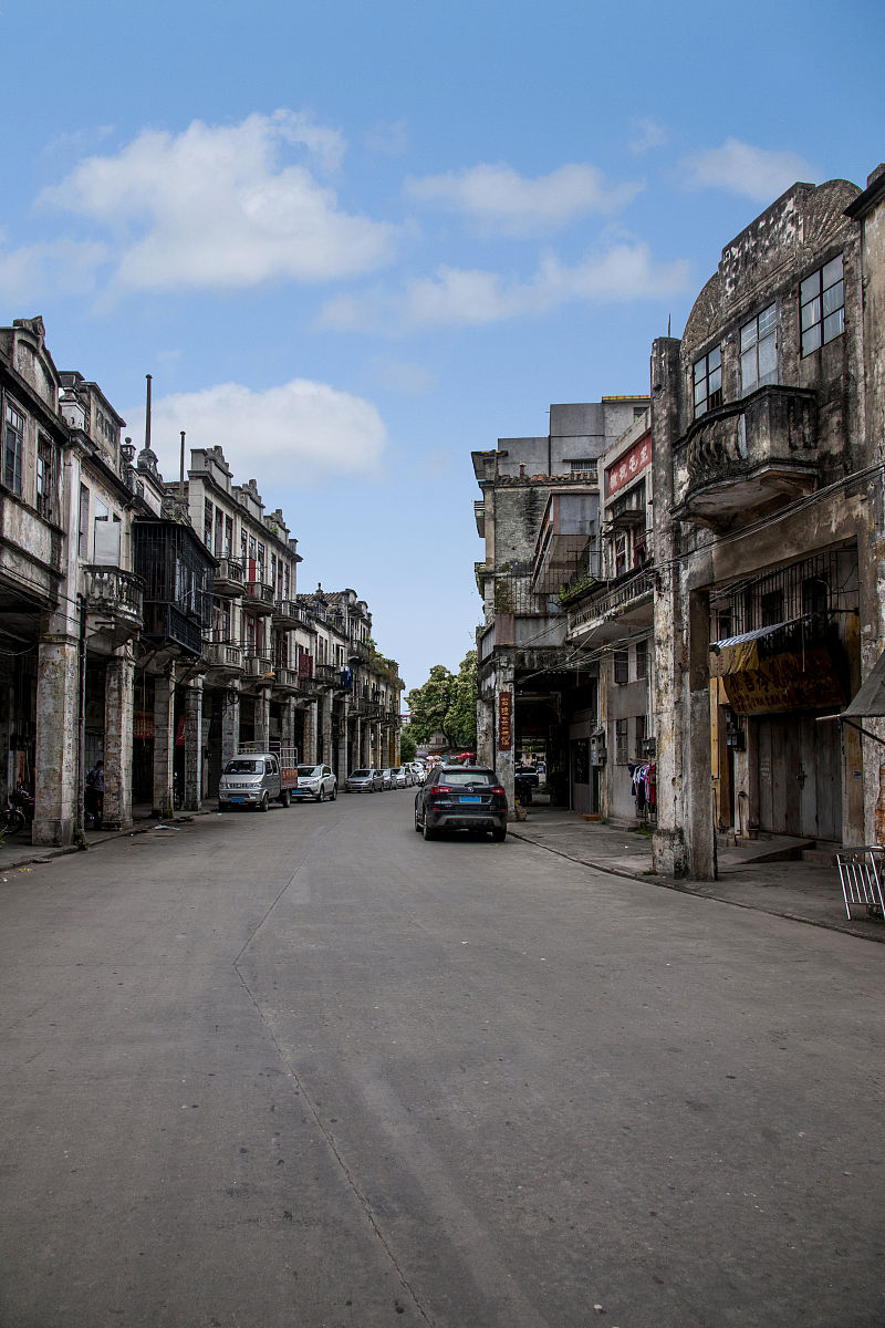 描述关于江门赤坎古镇的1000的论文