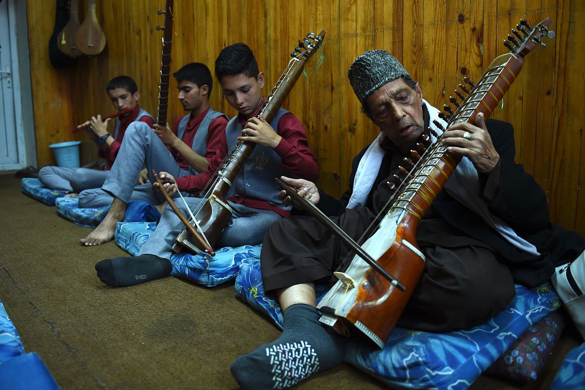 构建解析框架，转化争论关联问题教学方法的内涵