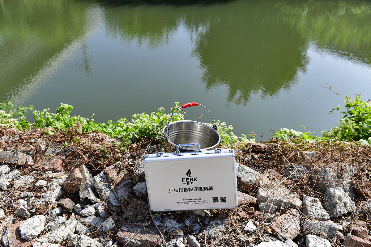 底泥采样器：水体底部沉积物采样工具