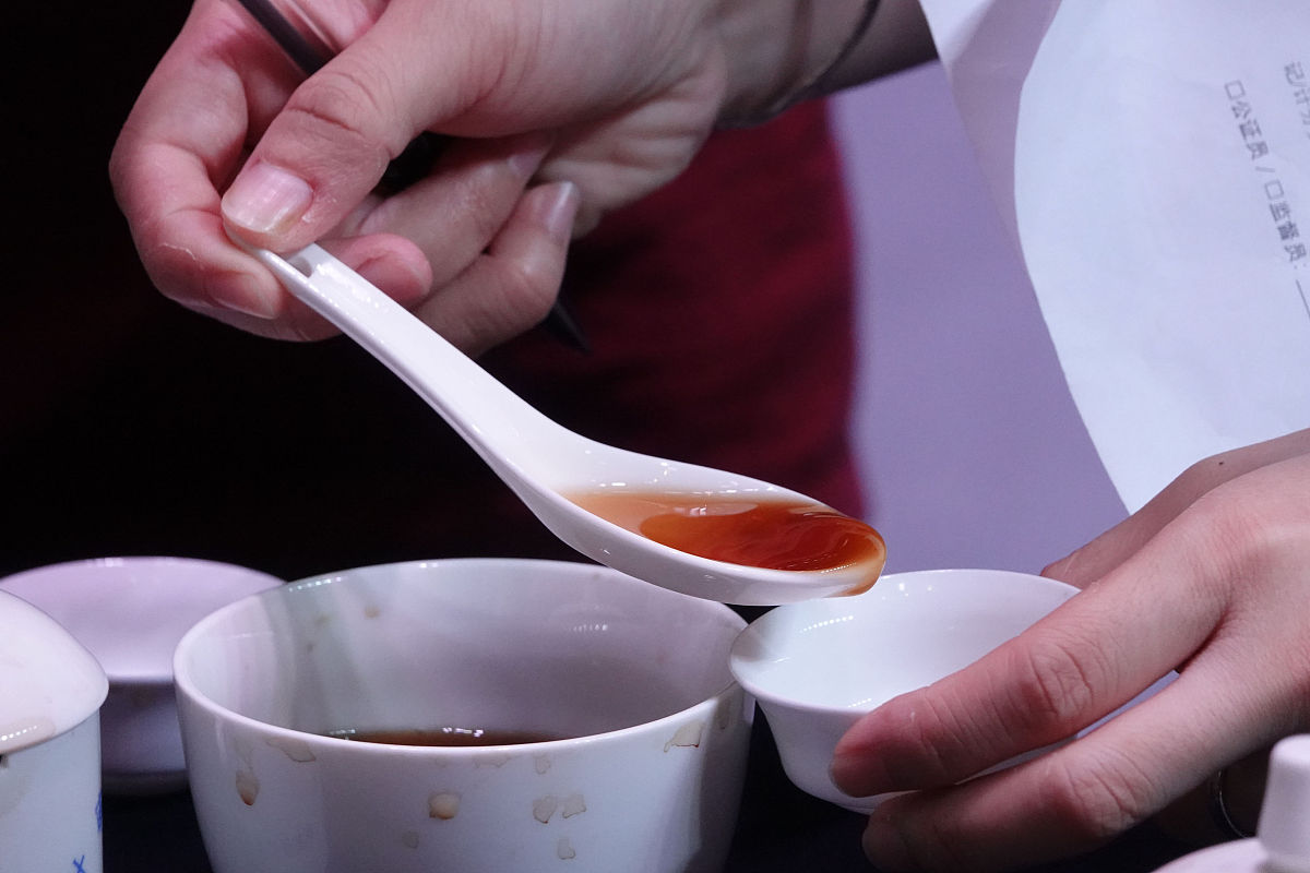如何去除茶杯上的茶渍？3种简单有效方法