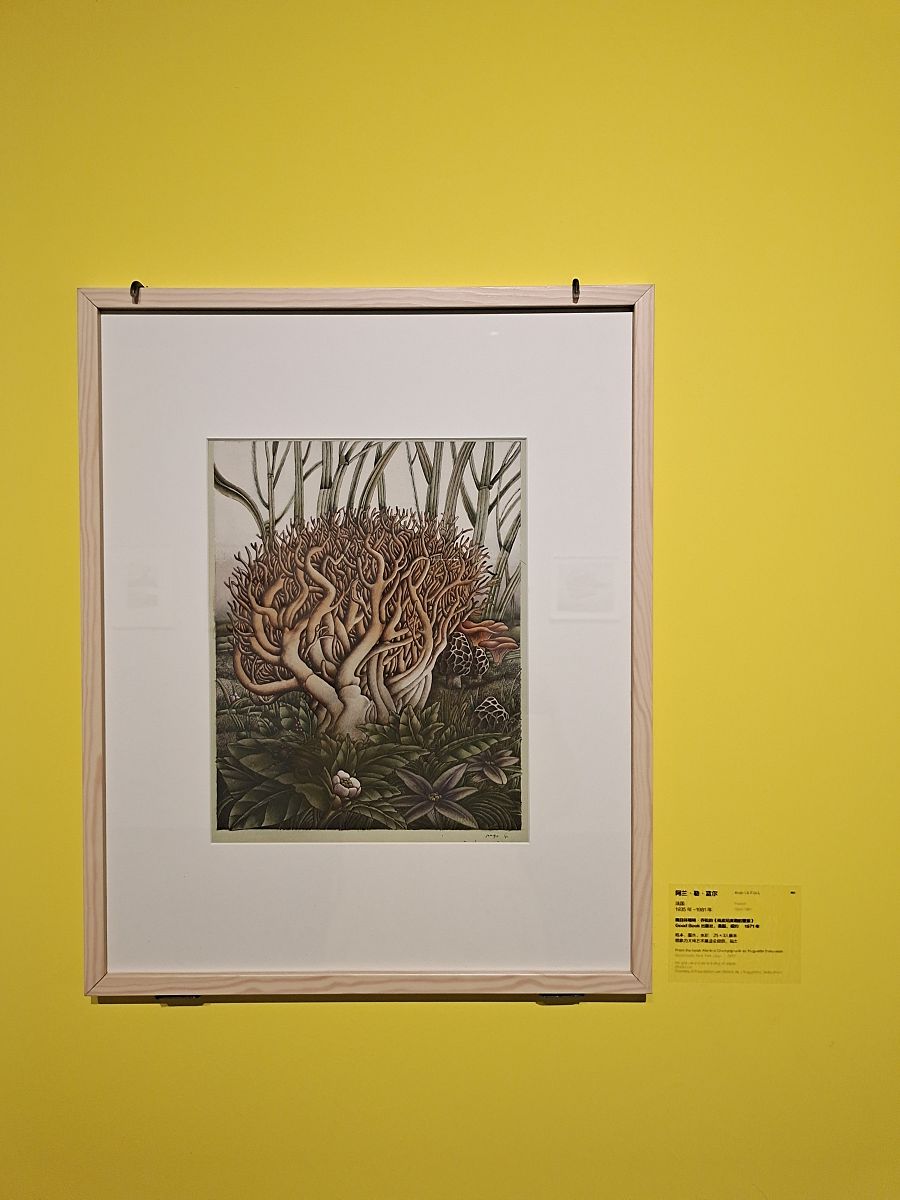 阅读下面的材料根据要求写作。nn《红楼梦》写到大观园试才题对额时有一个情节为元妃贾元春省亲修建的大观园竣工后众人给园中桥上亭子的匾额题名。有人主张从欧阳修《醉翁亭记》有亭翼然一句中取翼然二字；贾政认为此亭压水而成题名还须偏于水主张从泻出于两峰之间中拈出一个泻字有人即附和题为泻玉；贾宝玉则觉得用沁芳更为新雅贾政点头默许。沁芳二字点出了花木映水的佳境不落俗套；也契合元妃省亲之事蕴藉含蓄思虑周全。nn以上材料中众人给匾额题名或直接移用或借鉴化用或根据情境独创产生了不同的艺术效果。这个现象也能在更广泛的