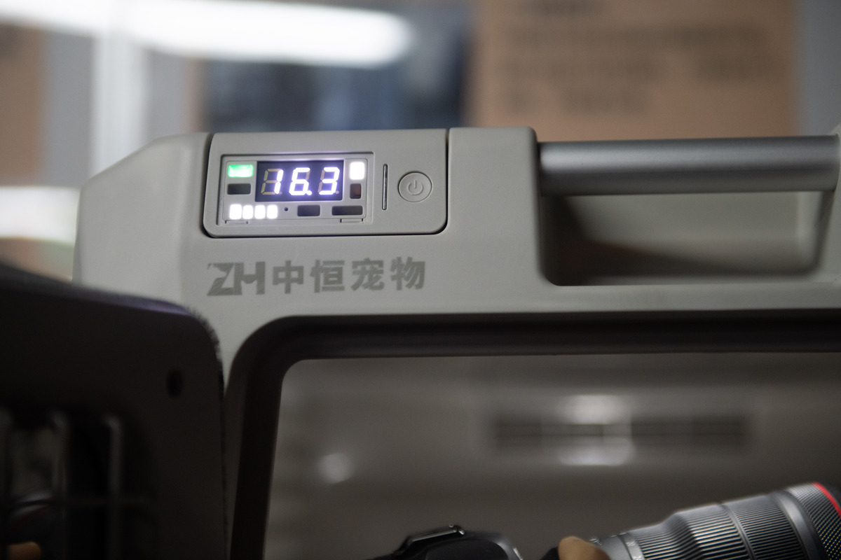 请找出10个原材料可进行衍生品交易的上市公司