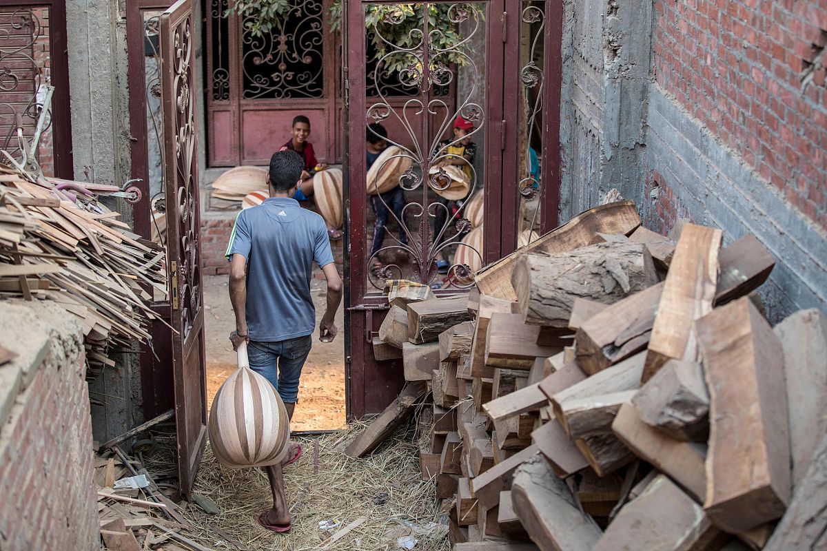 用自己的理解撰写一个家校教育理念不一致的教育案例并分析写成一段话格式不少于300字。