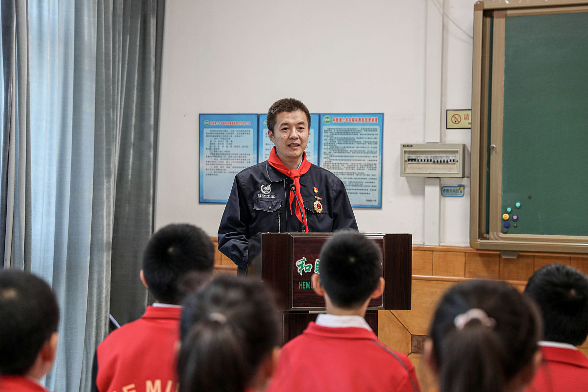 我心中的劳模文章800到1000字