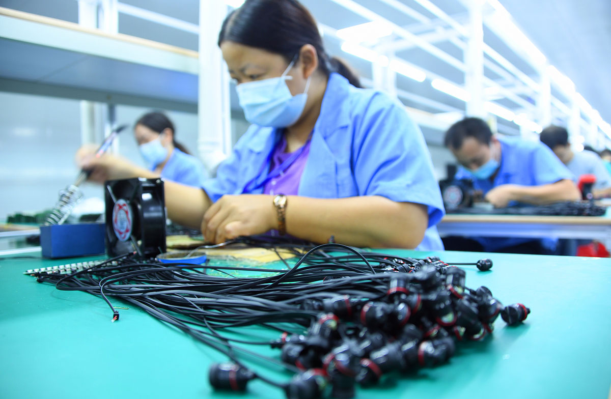 我们是一家数码电子雷管生产企业目前正在申报创建数码雷管江苏省工程研究中心帮我制定一份研发中心产品化组的职责不少于500字