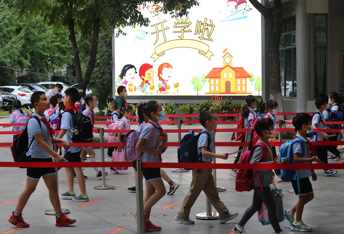 2021年9月13日,南京金陵中学实验小学,同学们返校上课.