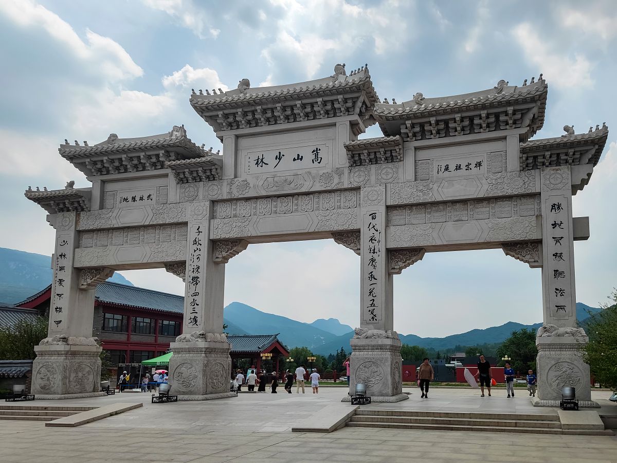 四年级五一旅游作文：大佛寺与少林寺的奇妙旅程