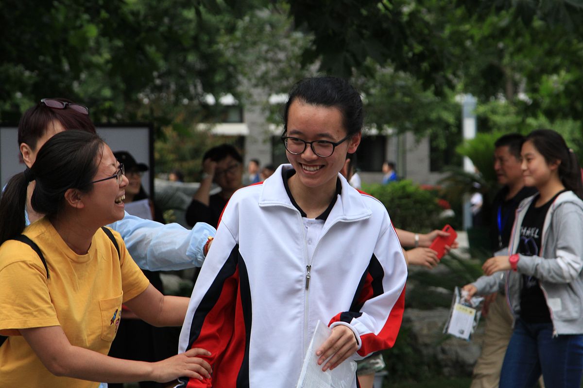 中考加油站：姐姐的白色丝袜鼓励，让我充满力量