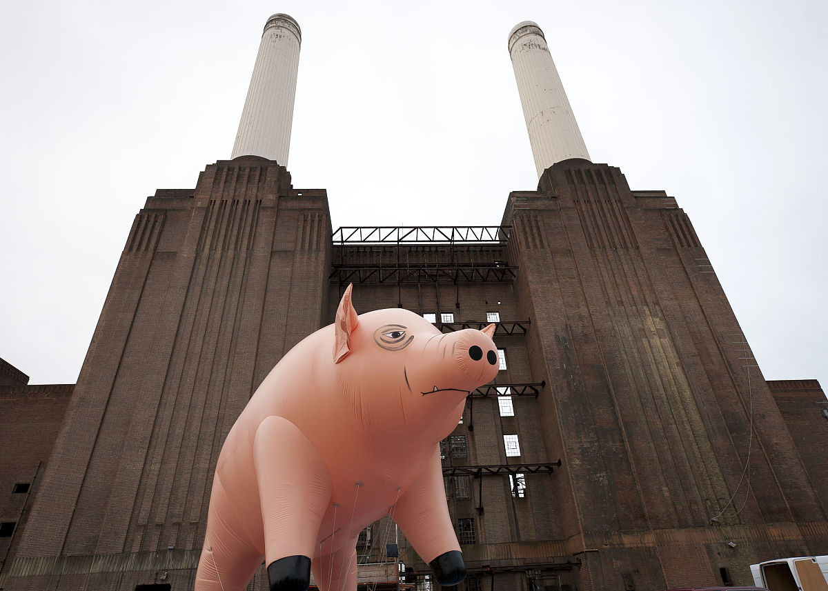 (pink floyd)1977年发行的概念专辑《畜牲》(<strong>a</strong>nimals)的专辑封面