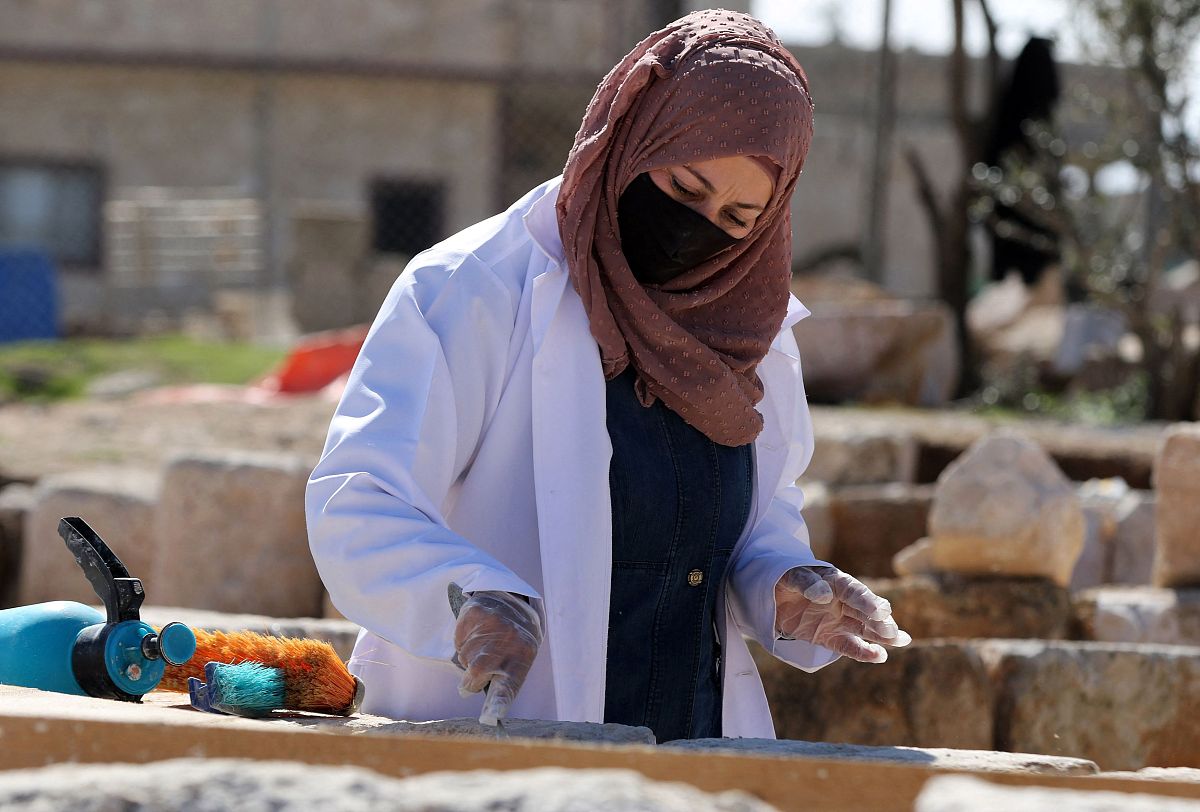 这些特性使得超材料成为解决各领域相关工程问题的杰出和可行的解决方案并使其收到了学术界和工业界的广泛关注。 润色一下