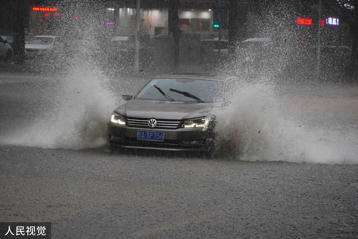 通过最近下雨编写出一段100字左右的有关驾校练车的提醒