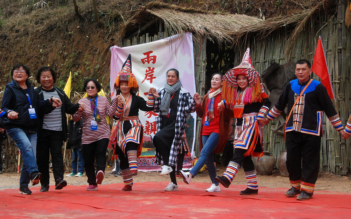 2018年12月22日,在广西贺州市八步区步头镇黄石瑶寨,来自宝岛台湾的客