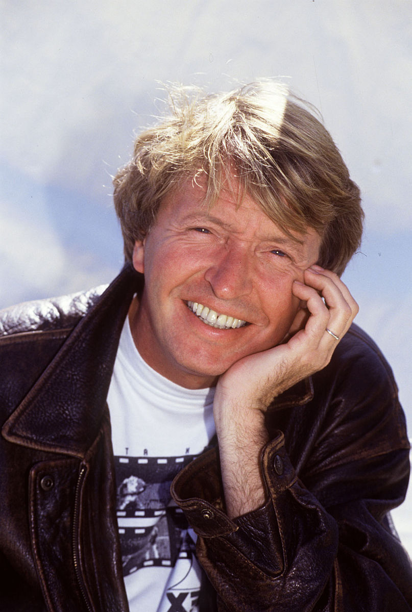 2er-Set Schwarz-Weiß Kunstposter: Stilisierte Frauen & Schriftzüge - Minimalistisches Design für Ihre Wand