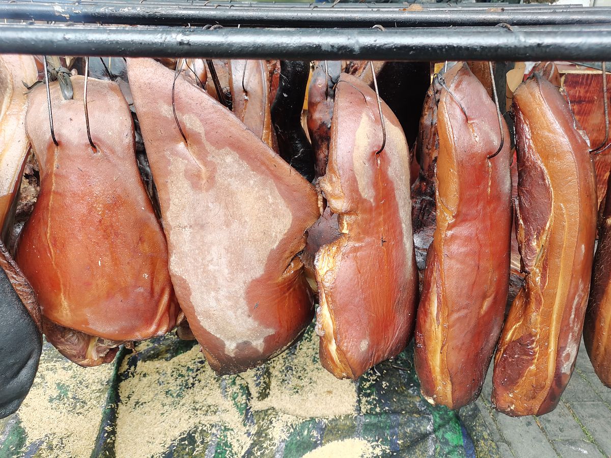 腊猪脚放十天不洗会臭吗？