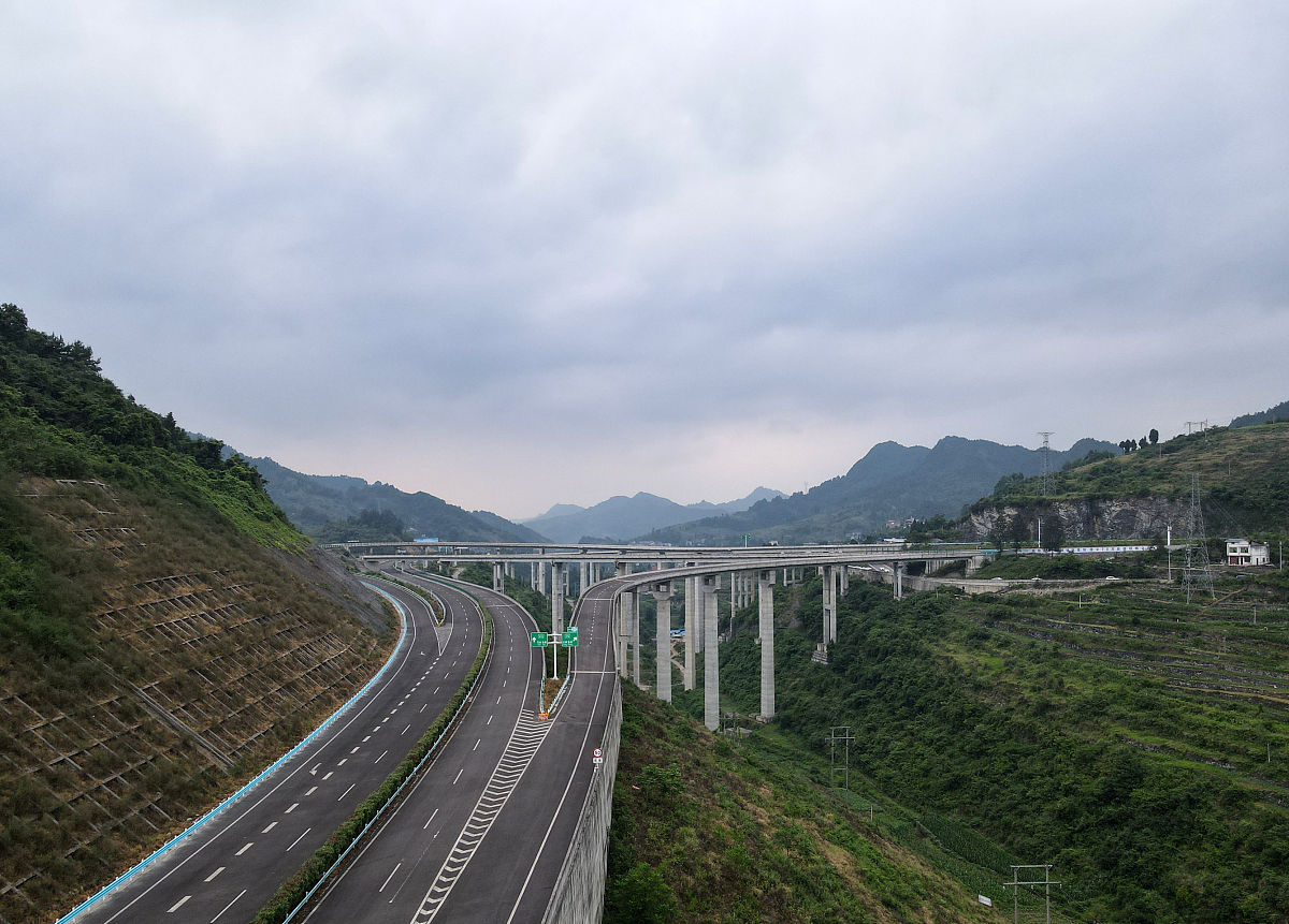 从四川屏山到 四川汉源县的高速隧道