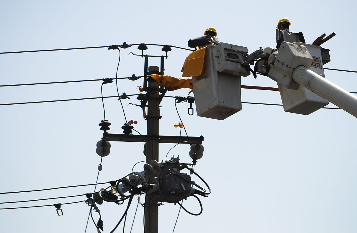 写一个摩擦纳米发电机四种工作模式的典型器件分析的教案