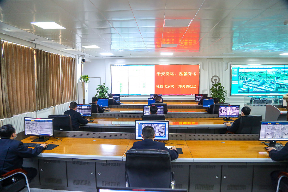 写一个领导带队检查的通讯报道 300字