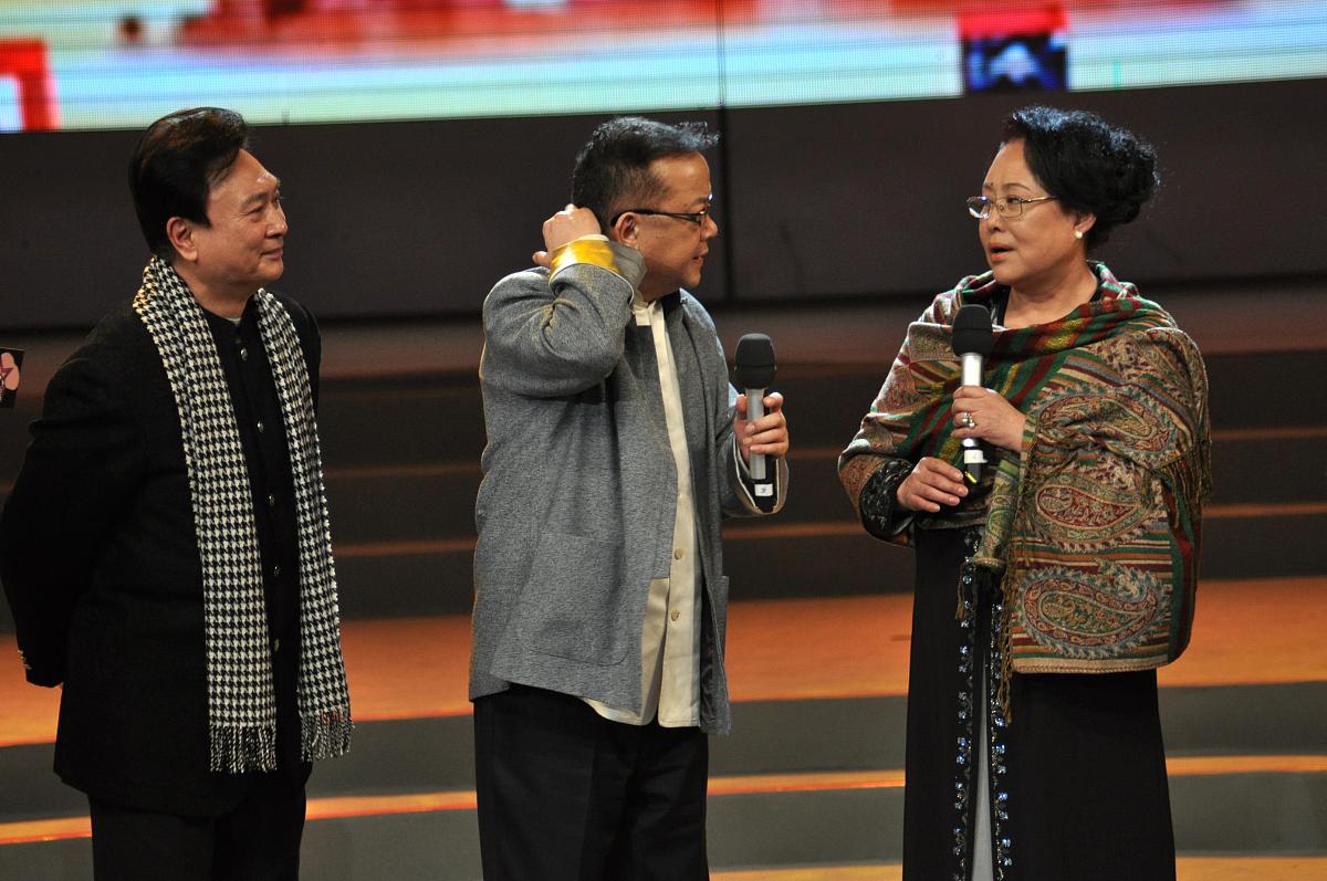 2012年1月7日,上海,2012十大明星快乐家庭颁奖典礼.梁波罗,王刚,斯琴