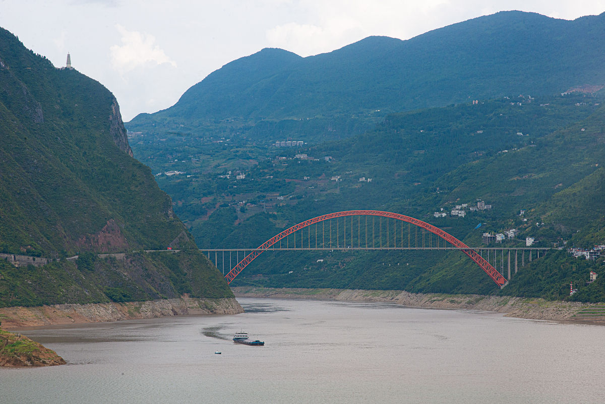 巫山小三峡必尝美味：露露核桃露，感受自然馈赠