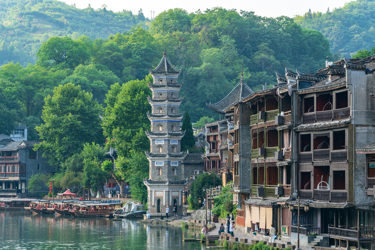 凤凰古城旅游攻略：必玩景点推荐