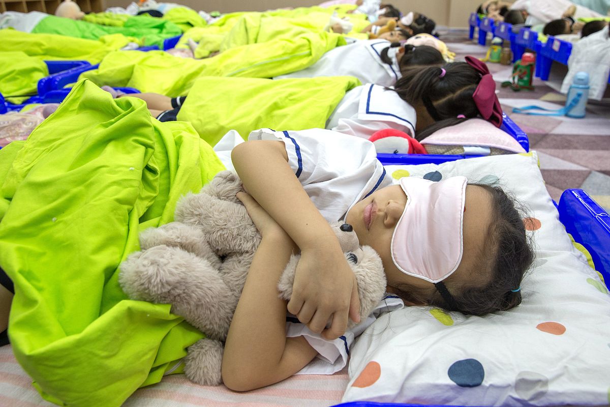 明明睡觉前脱下了裤子为什么早上却发现是穿着的