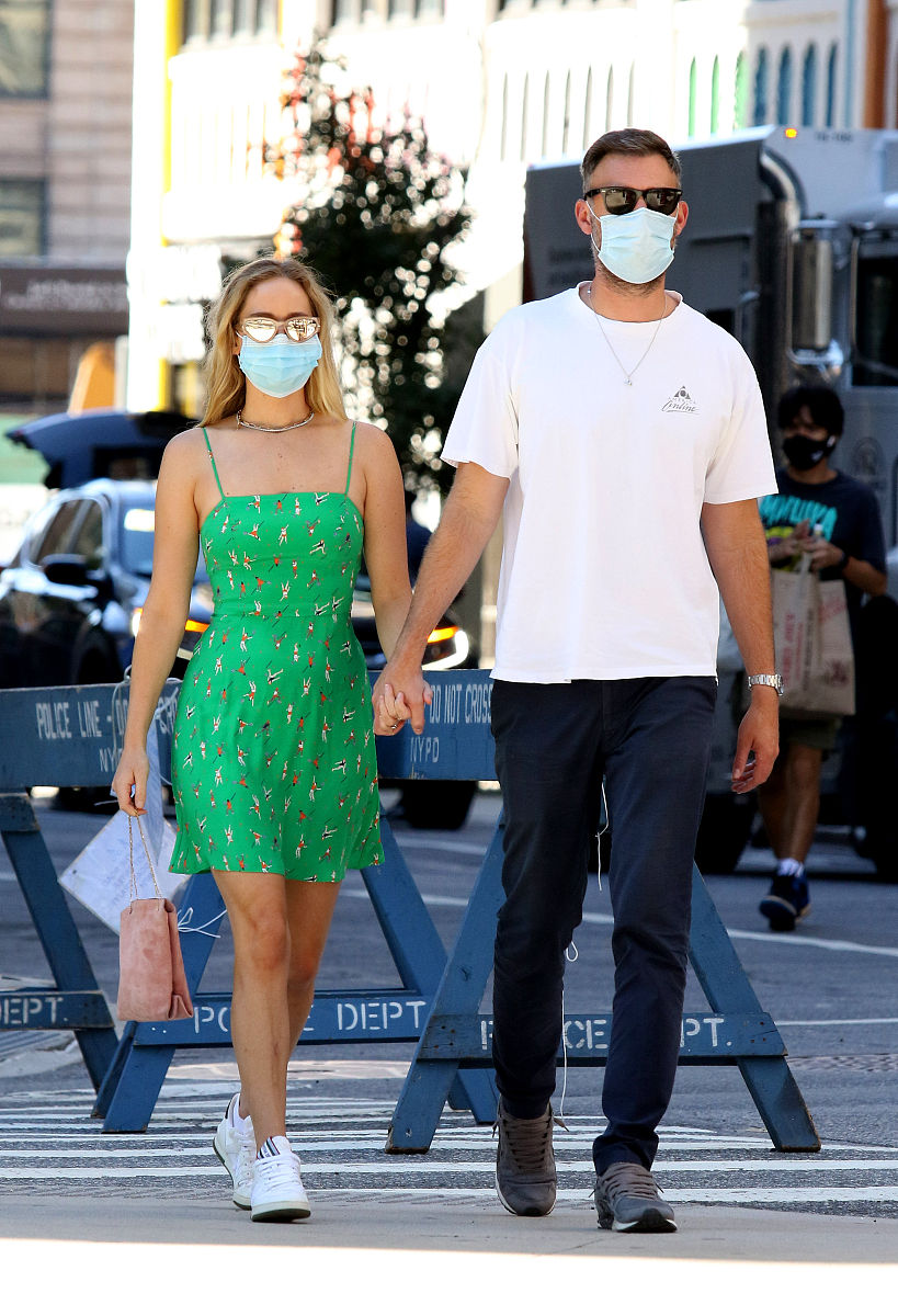 当地时间2020年9月5日,美国纽约,明星夫妻现身街头.jennifer lawrence