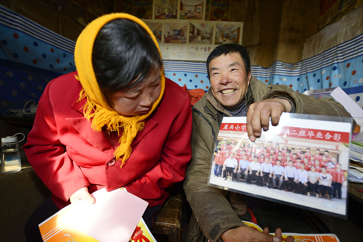 《摆脱贫困》的第八集中刺绣产业让我联想到了什么？