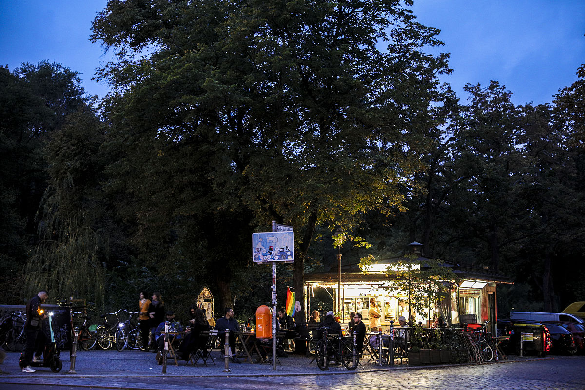 2023年考研英语小作文：研究生入学考试人数激增的原因