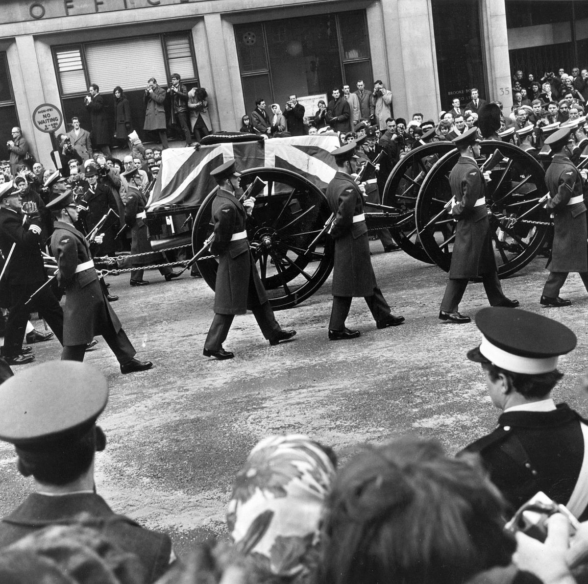 丘吉尔与二战: 热爱国家, 反对纳粹, 寻求和平, 领导抗争