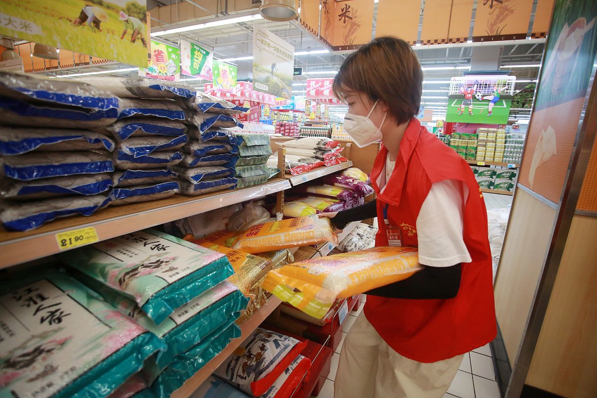2021年8月25日,江苏省扬州市邗江区竹西街道竹西社区的代购志愿在扬州
