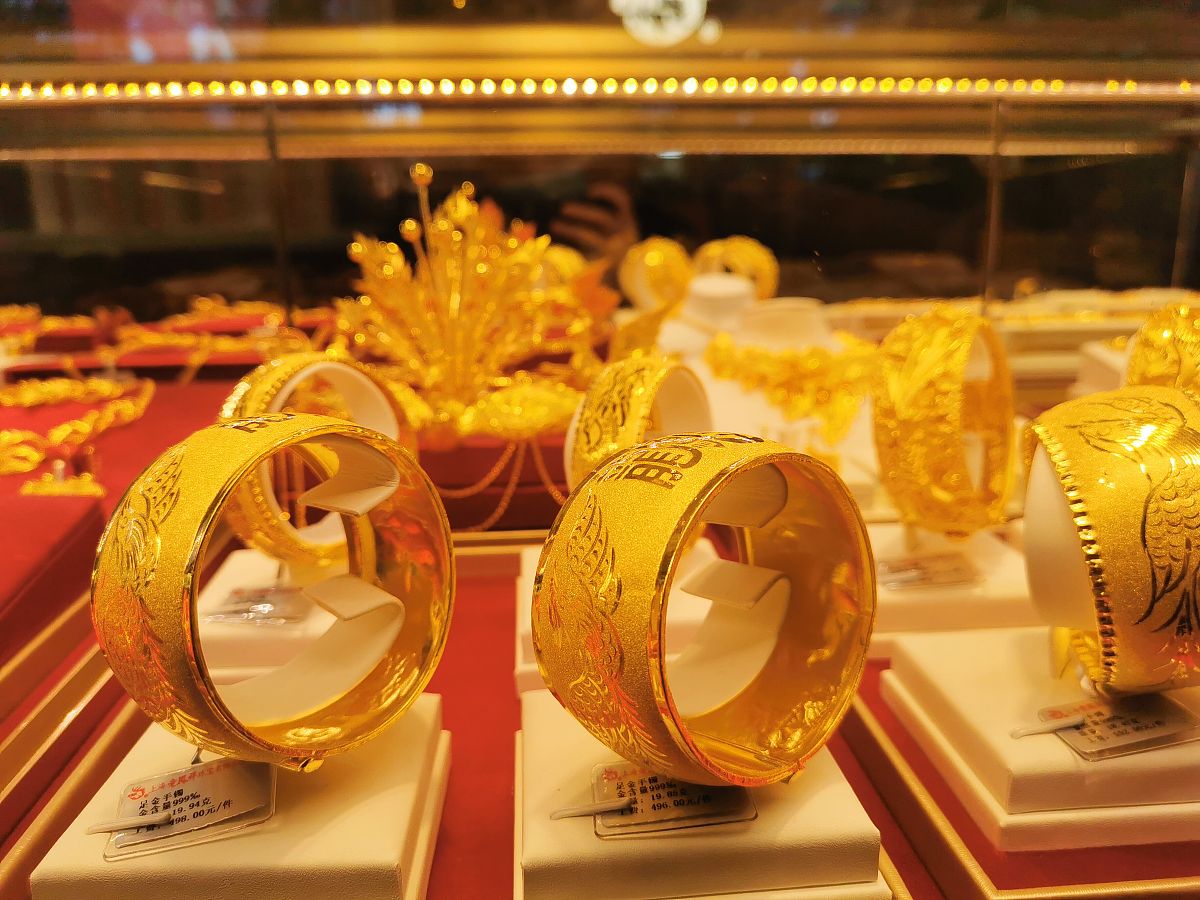 梦见捡到黄金首饰：好运和财富的征兆？