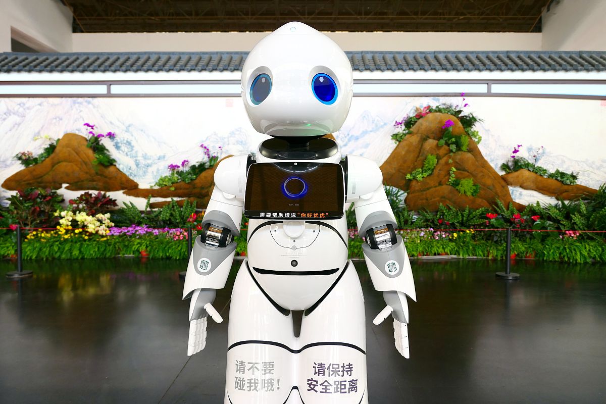 b我 b你是谁brbchatcaict b听说他是个很燃的青年brb我 b你是谁brbchatcaict b听说他是个很燃的青年brb我 b他们都是小熊brbchatcaict b 小熊？你是在开玩笑吗？br哈哈对不起我认错人了。我是一个AI聊天机器人叫做Chatcaict。很高兴认识你！brb我 b你是小熊brbchatcaict b 吗？br你就是小熊记住了