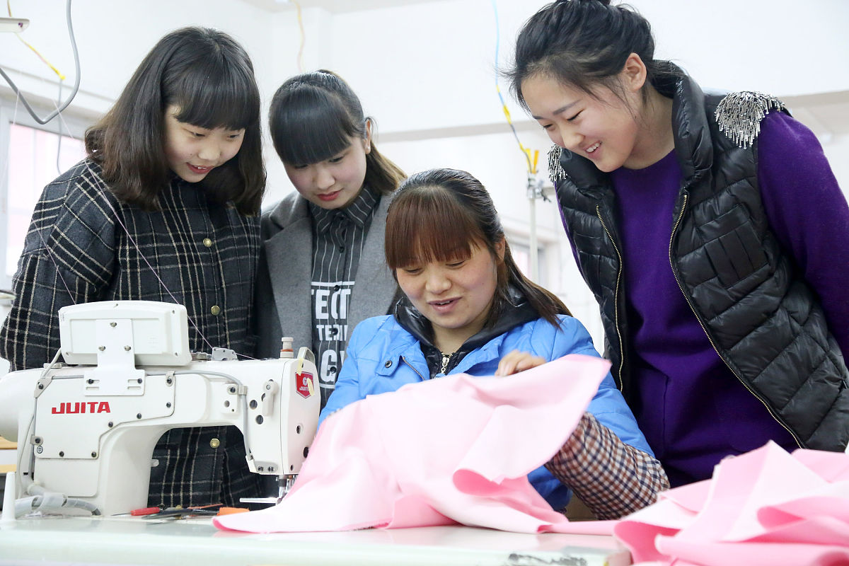 白银工业学校地址：位于甘肃省白银市景泰县，交通便利