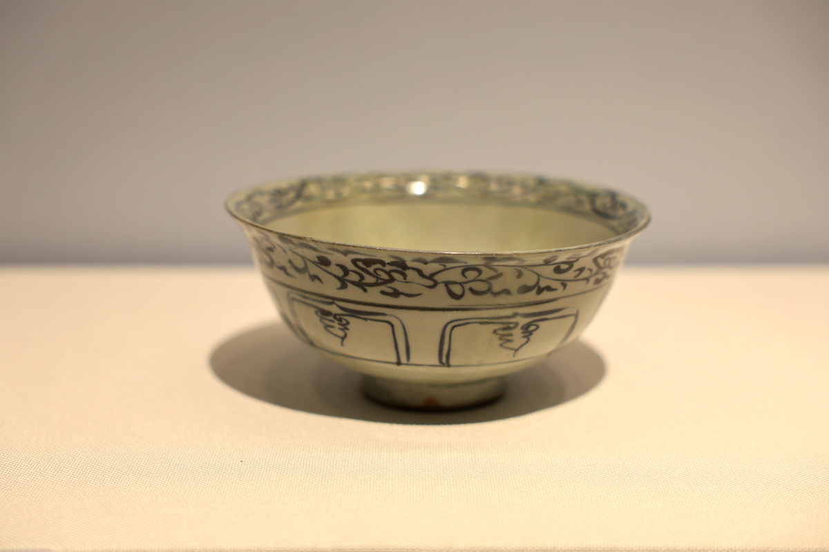 元青花的内胎灰白色底胎为什么不是回答加拓展。