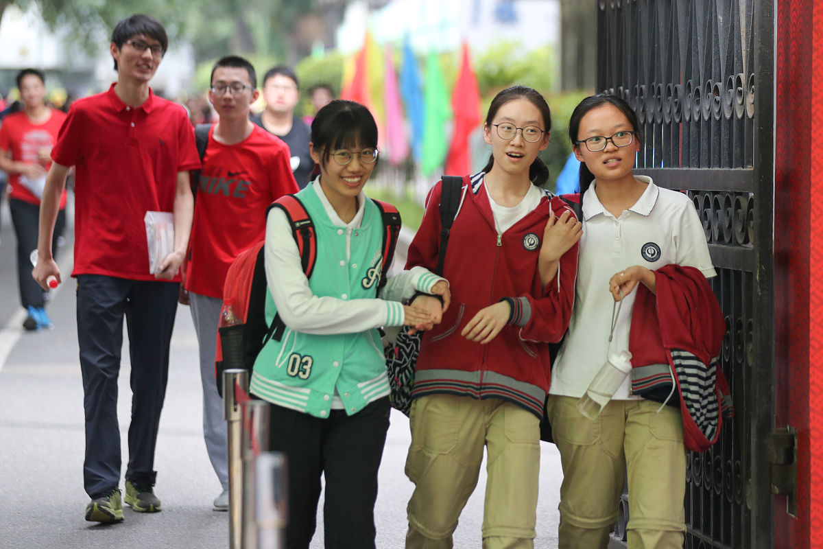 中考服装指南：如何选择吉利服装助孩子考试顺利？