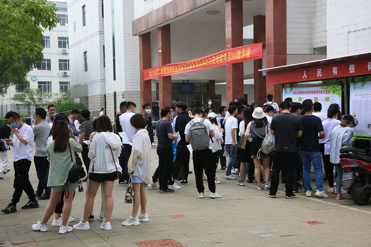 合江县福宝职业中学招生办联系电话是多少？