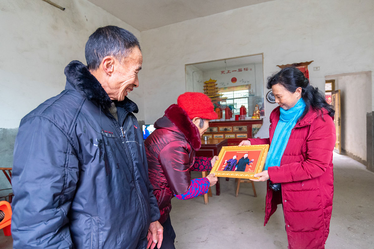看望五保户老人活动意义：关爱弱势群体，传递社会温暖