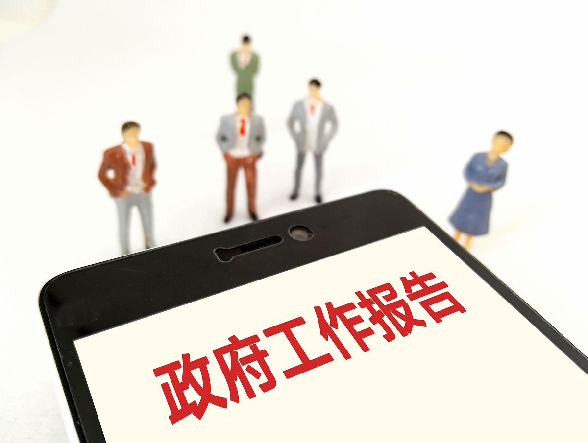 申请免除部门财务工作。因为一直从事平面设计和制作工作对财务工作了解甚少专业知识知之尚少加上本人粗苯不堪属实不堪重任。部门财务工作又是重大工作不容出一丝一毫的错误为了不给部门造成重大失误。特此申请免除财务工作望领导批准！