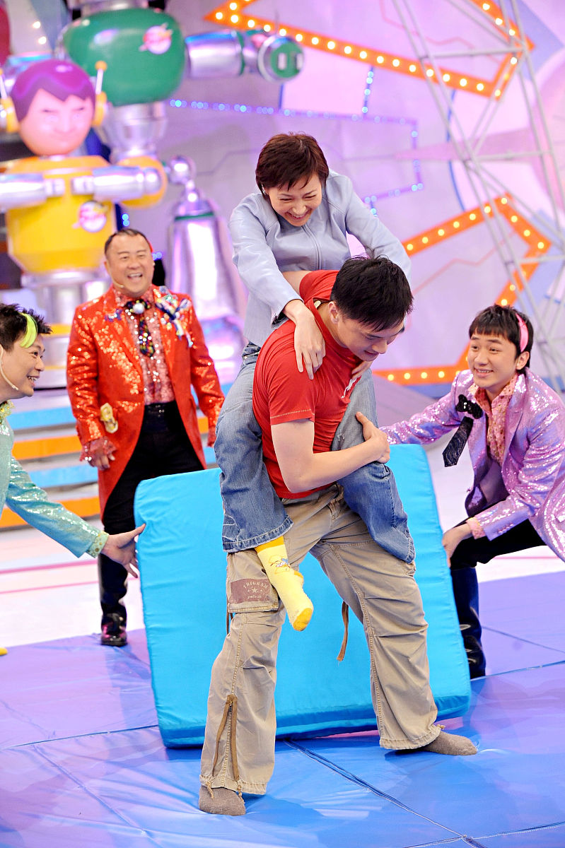 以《明星大闯关》：明星们的挑战之旅为题写一篇1200字文章