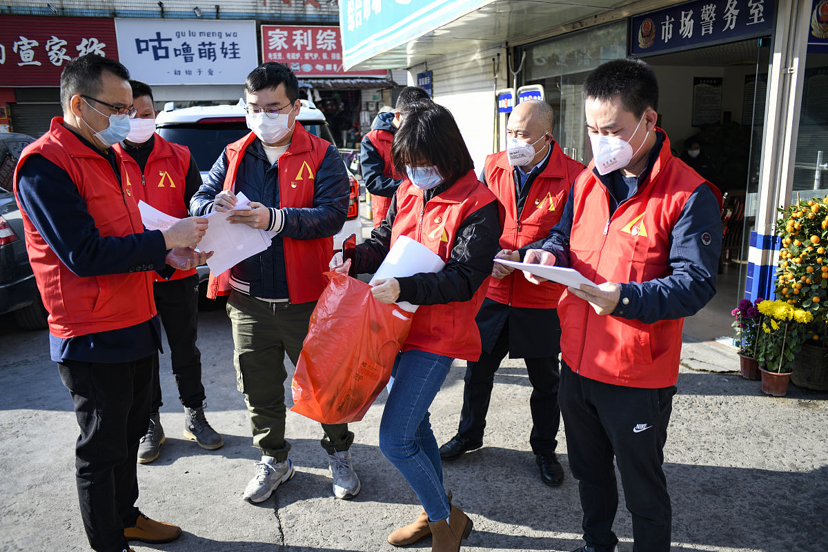 2020年1月30日,广东省东莞市,新冠疫情期间,长安镇的党员带头,走进菜