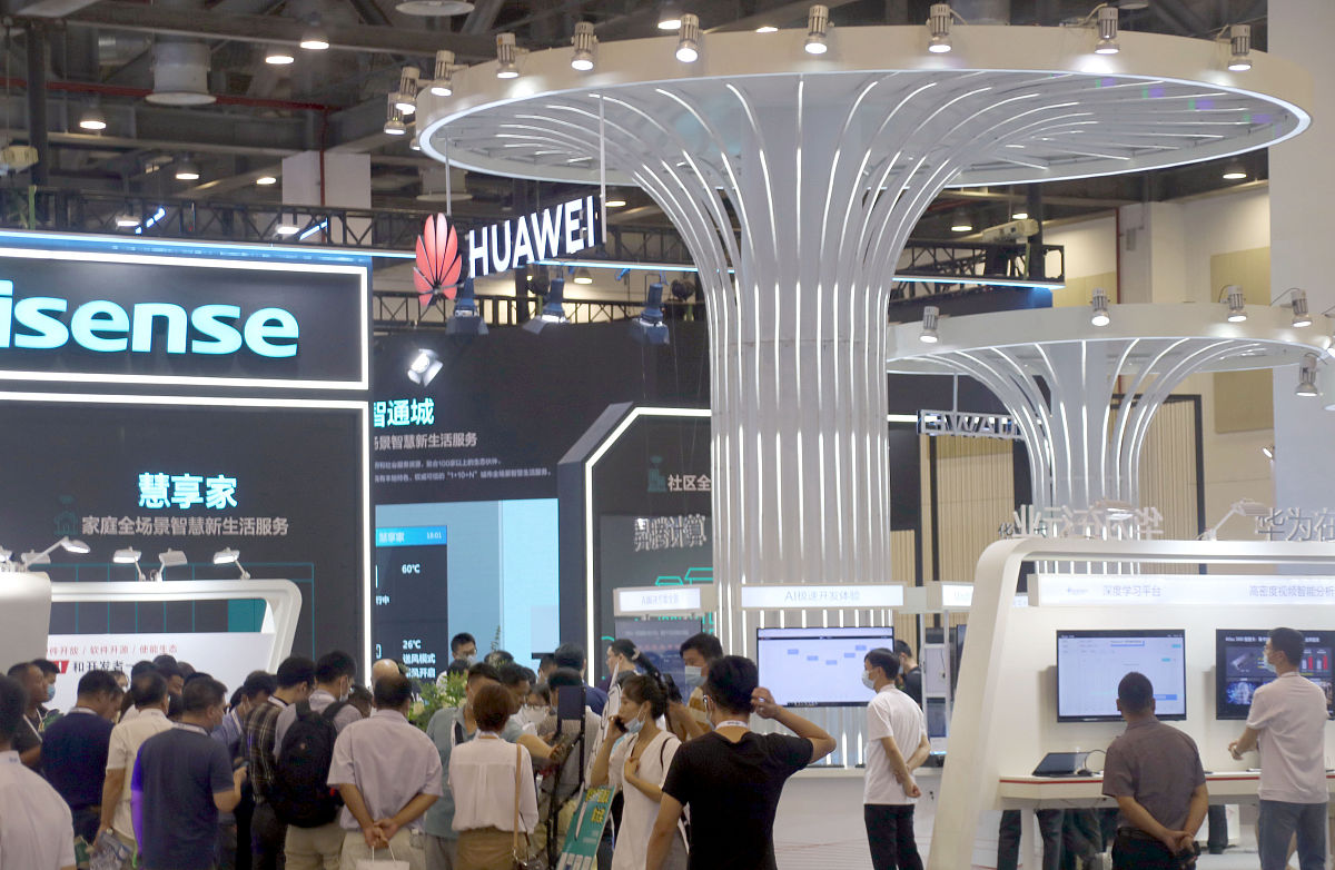 我是一个大学生老师让我写一个有关人工智能的论文10000000