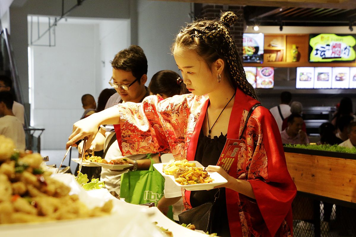 从舞蹈生到餐饮店女老板：Jessica的美食与艺术之旅