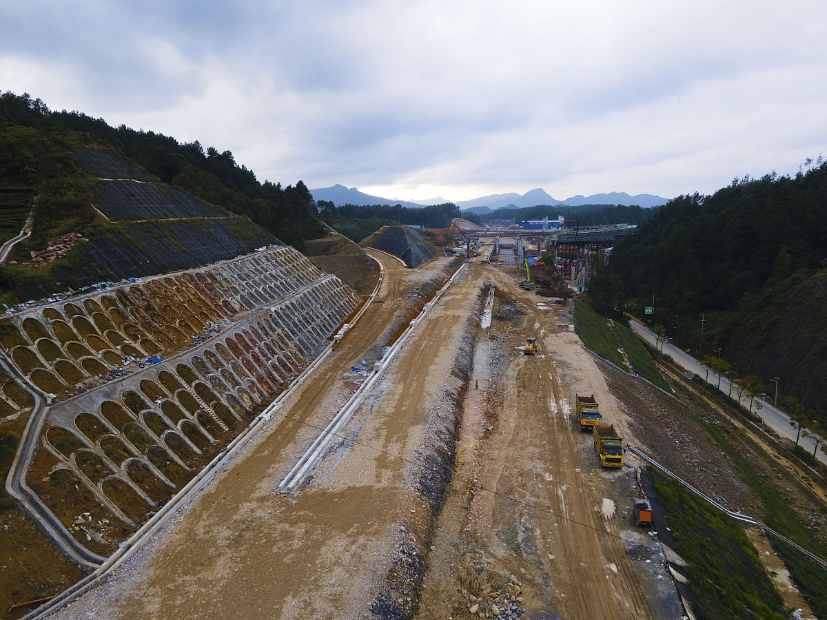 高速公路边坡塌方无人机自动识别技术路线、方案及指标