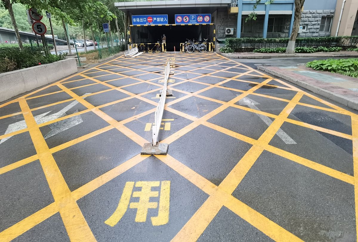 大货车停车位标识：种类、内容及作用解析