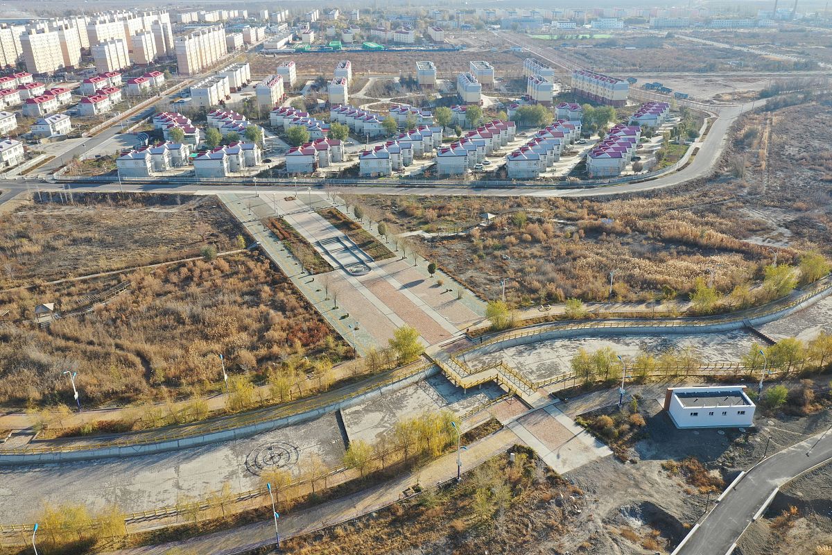 新疆阿克苏市纺织工业城到静湖路大概多少分钟帮我用200字详细描述