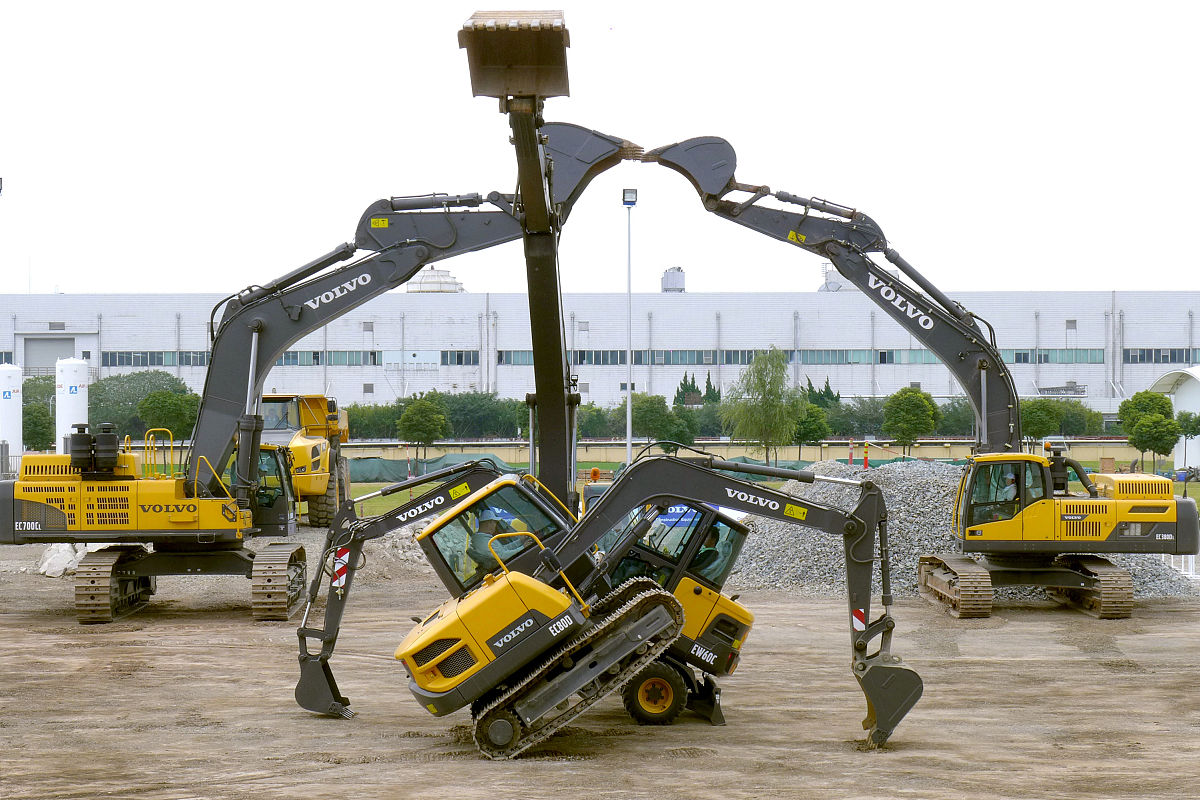 学挖掘机好找工作吗？挖掘机行业就业前景分析