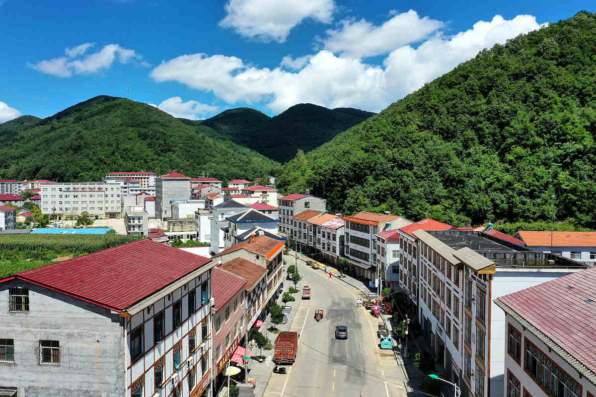 国庆假期四人英语对话:出游天数、住宿方式讨论 国庆假期四人英语对话:出游天数、住宿方式讨论