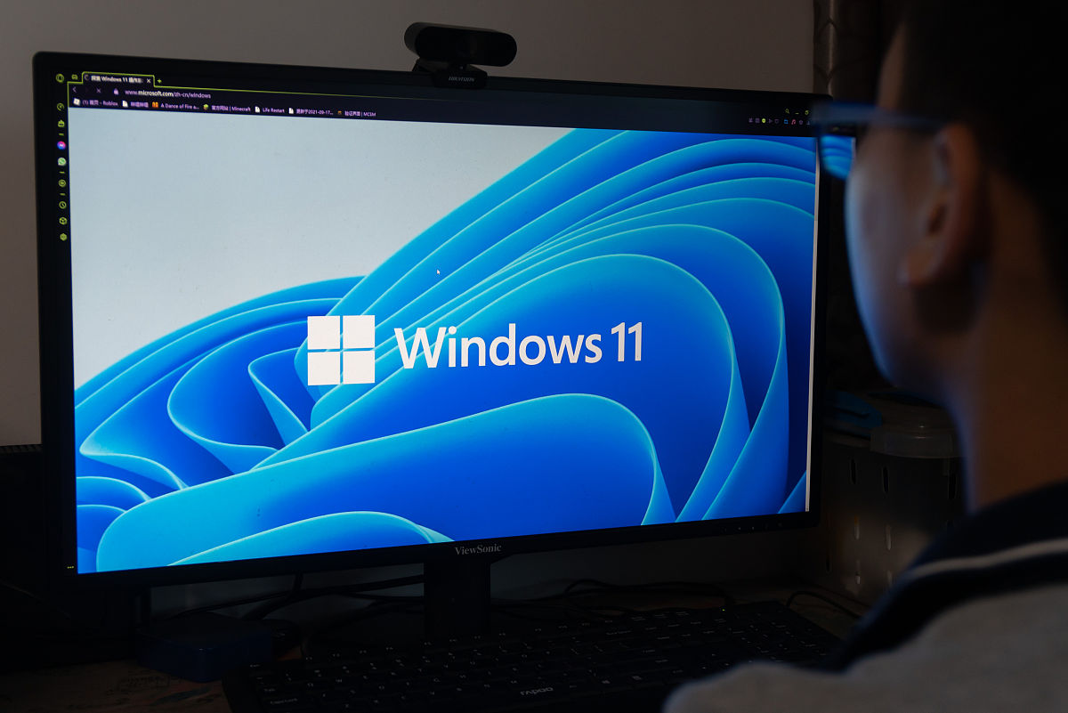 屏幕亮度发白怎么解决