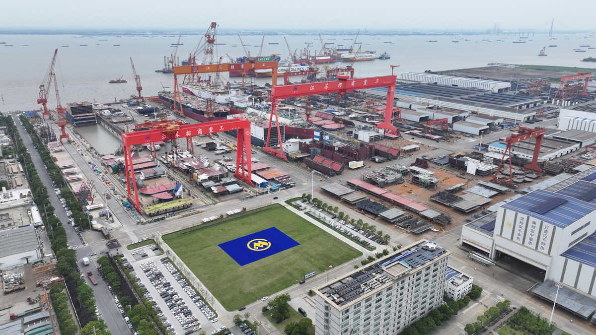 规划、化很幸运能加入到南京港龙潭天辰码头这个大家庭经过这几天的见习我感受到了天辰码头作为国有企业的巨大优势。在未来的时间里我将脚踏实地一步一步的为建设天辰码头奉献自己的一份力量。这段话