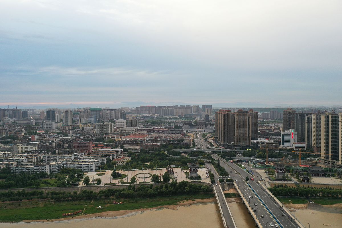 2021年9月2日,河南省洛阳市,由于连续降雨,伊河湿地河水上涨.